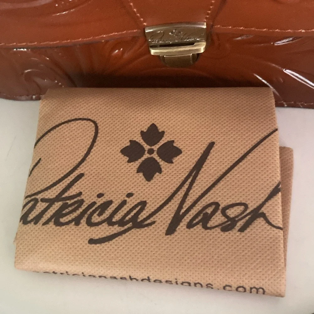 Patricia Nash Lanza Brown Embossed Leather Shoulder Bag with multi compartments. - Picture 5 of 6